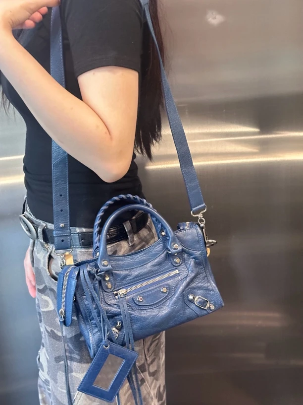 95新 Balenciaga/巴黎世家 蓝色单肩斜挎手提包