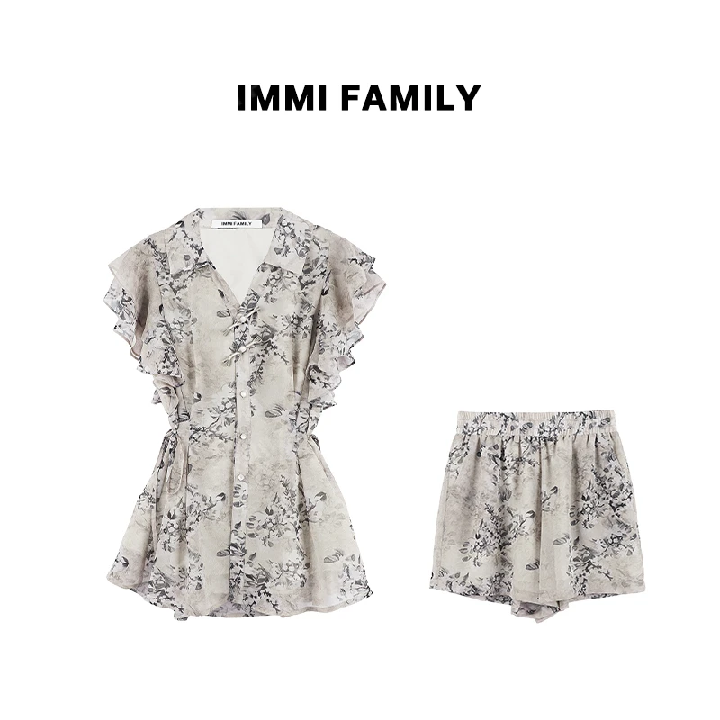 “一支梅”中式浪漫梅花复古时尚套装女小飞袖V领修身衬衫高腰短裤