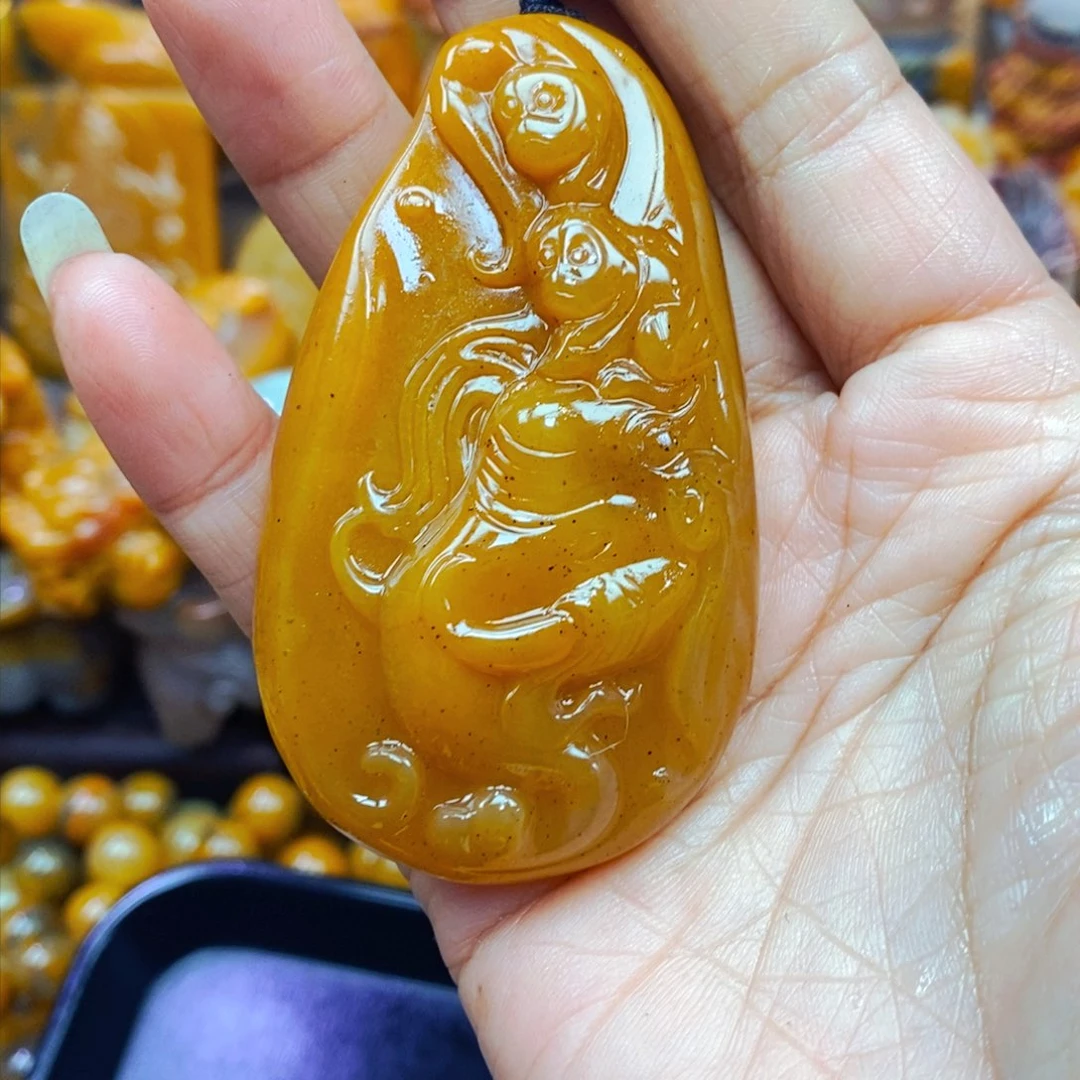 未镶嵌石英质玉（黄龙玉）颈饰