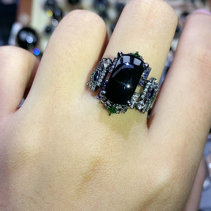 18K金镶嵌戒指翡翠马鞍