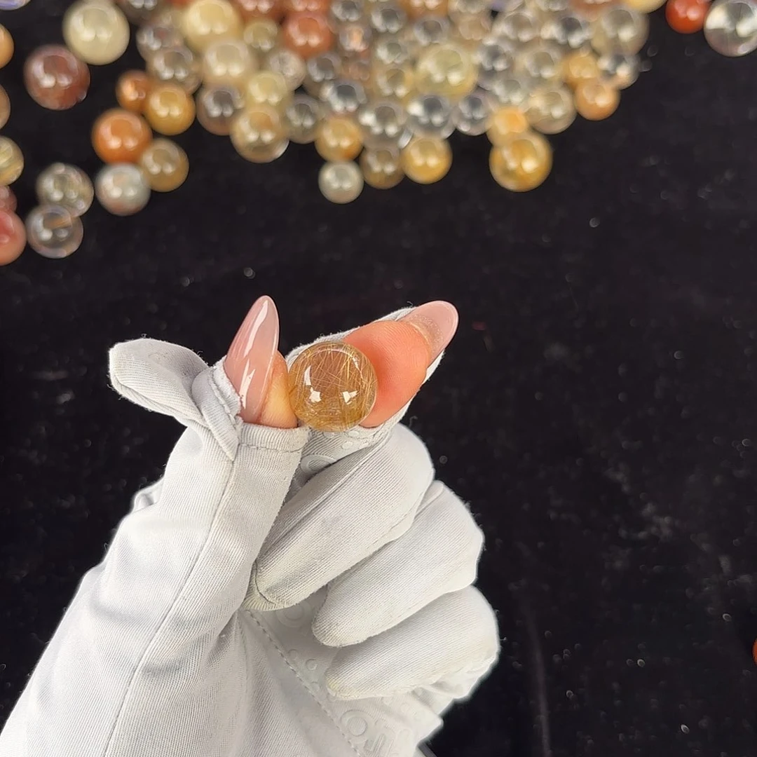 哆****官天然金发晶单株