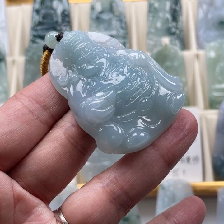 翡翠未镶嵌颈饰玉