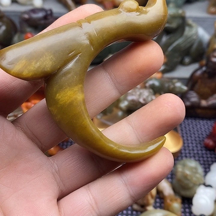 未镶嵌蛇纹石玉颈饰