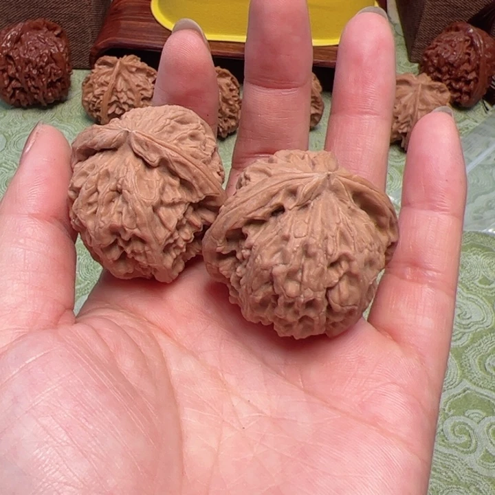 文玩核桃吊坠白狮子文玩核桃手把件