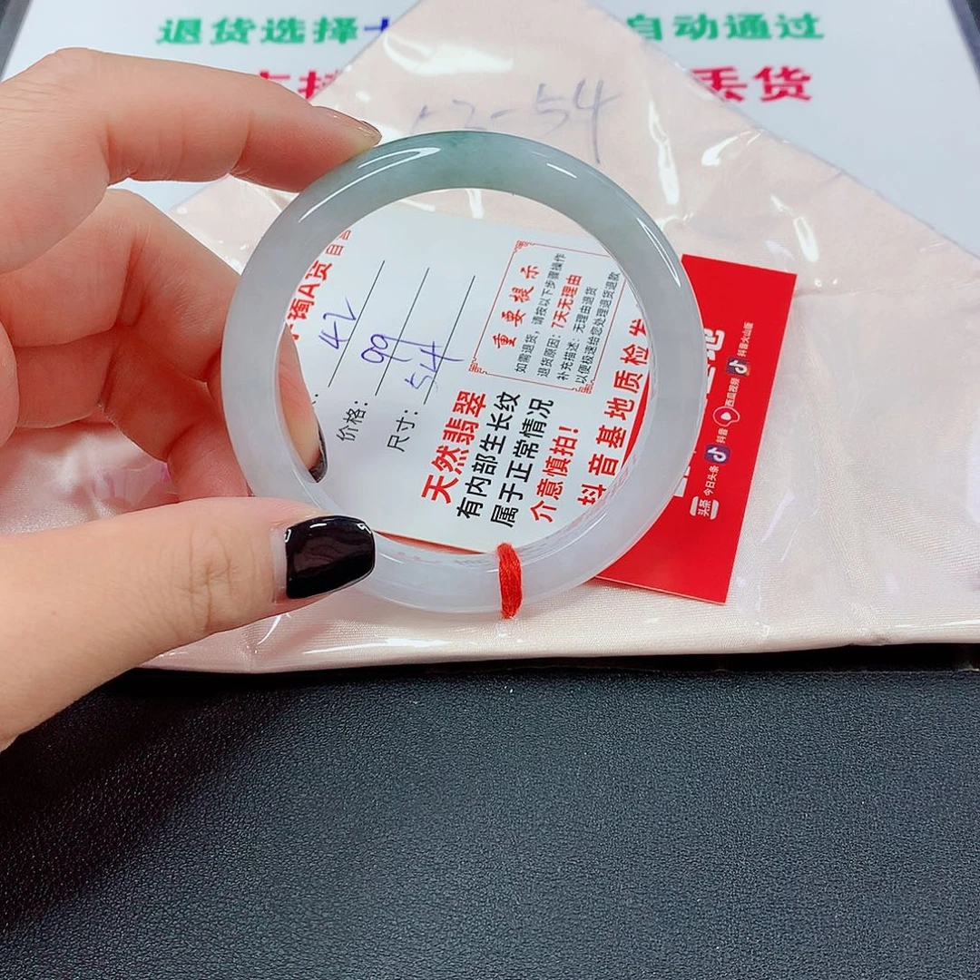 翡翠手镯未镶嵌翡翠