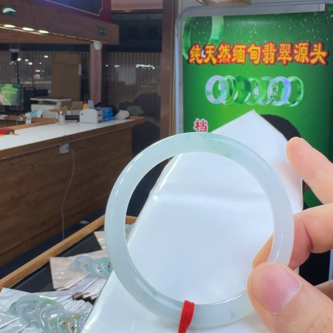 孤***影翡翠未镶嵌手镯纯天然缅甸翡翠A货