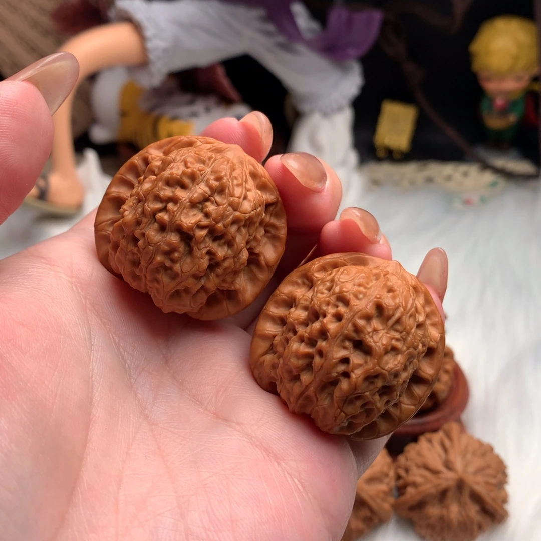 v***文玩核桃把件35血麒麟