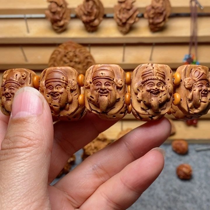 桃核雕刻财神手牌