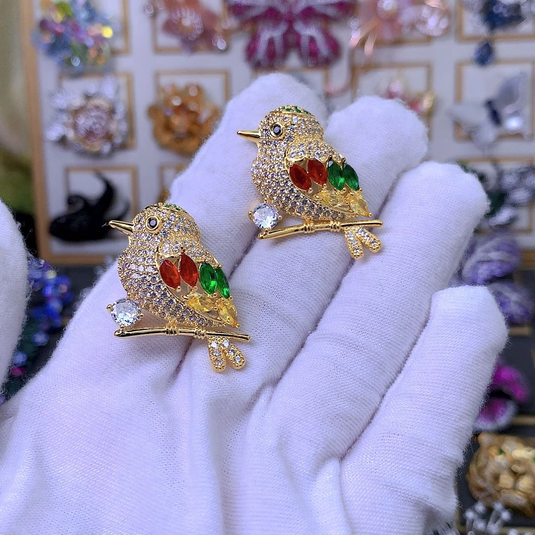 合成立方氧化锆铜胸针2个