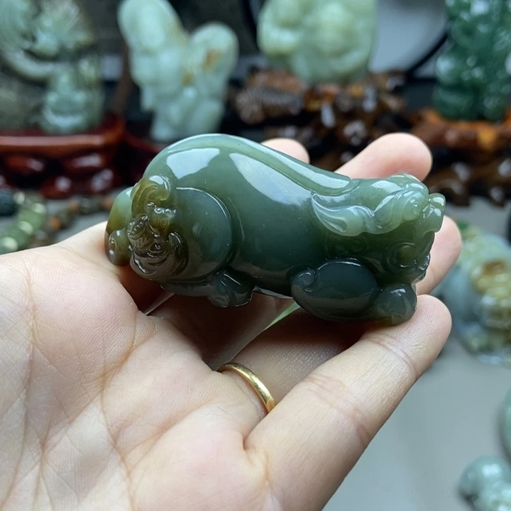 和田玉未镶嵌把件