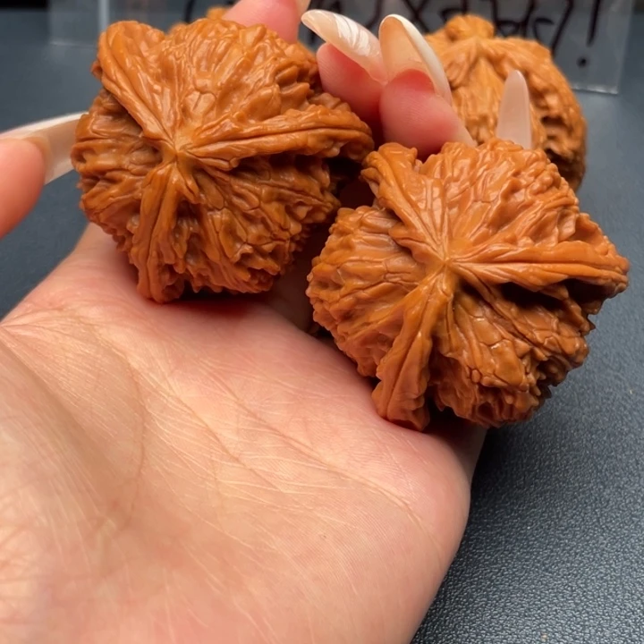 小***齐文玩核桃吊坠白狮子