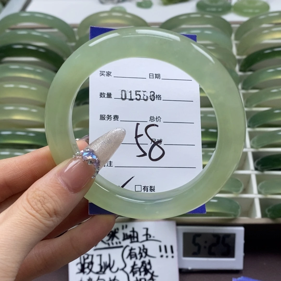 蛇纹石玉手镯未镶嵌