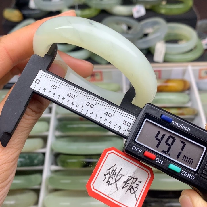 蛇纹石玉未镶嵌手镯557