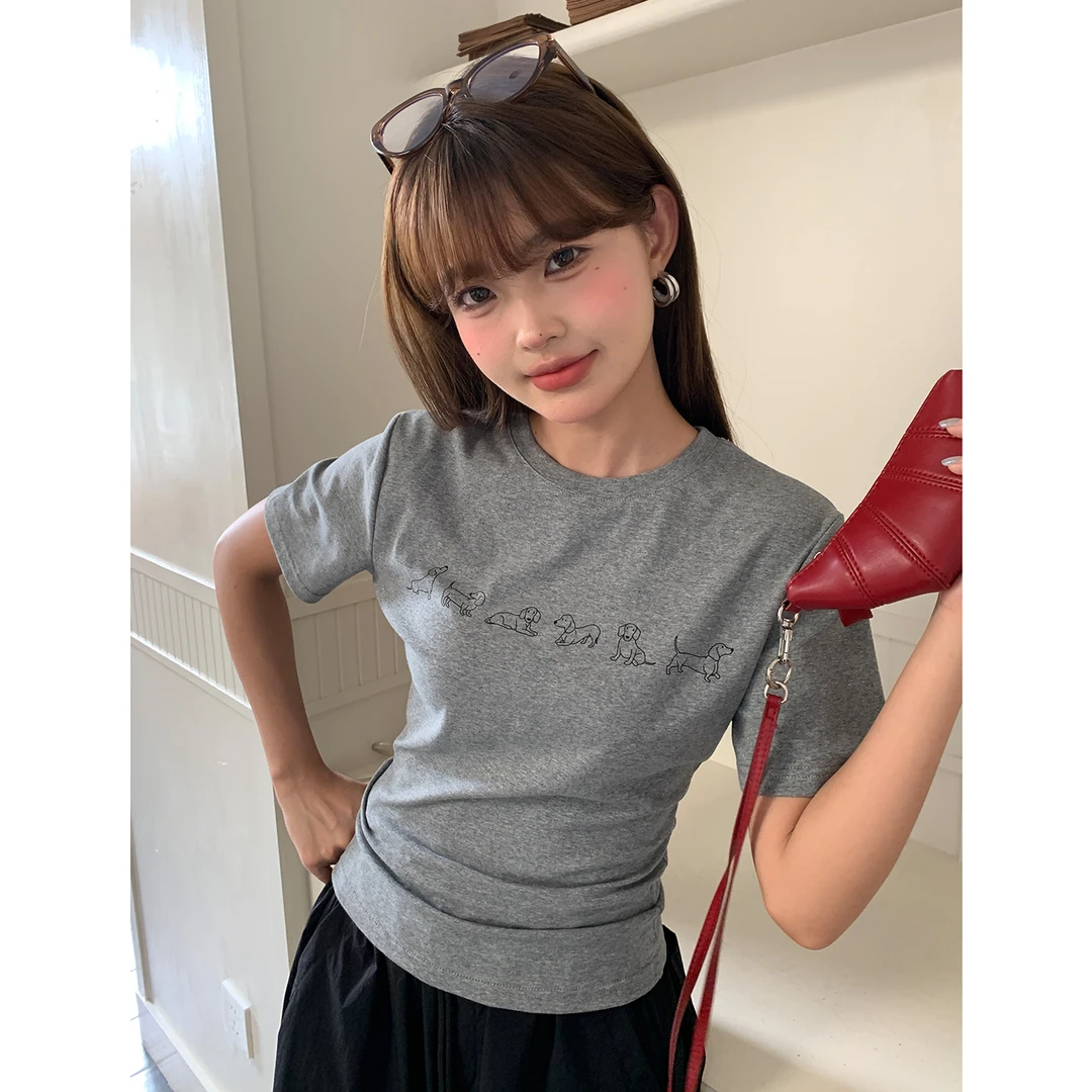 尔给夏季设计感收腰显瘦T恤女小众修身印花正肩高弹透气百搭上衣