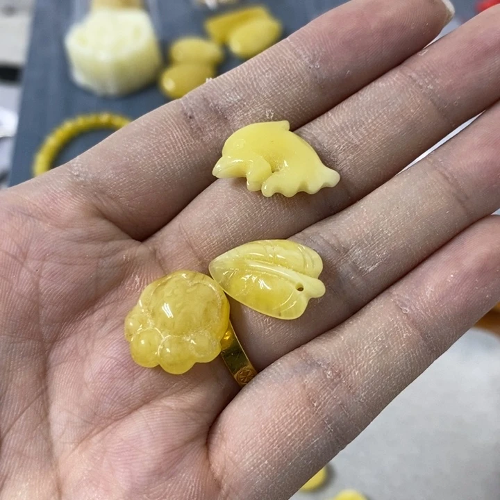 蜜蜡裸石未镶嵌吊坠