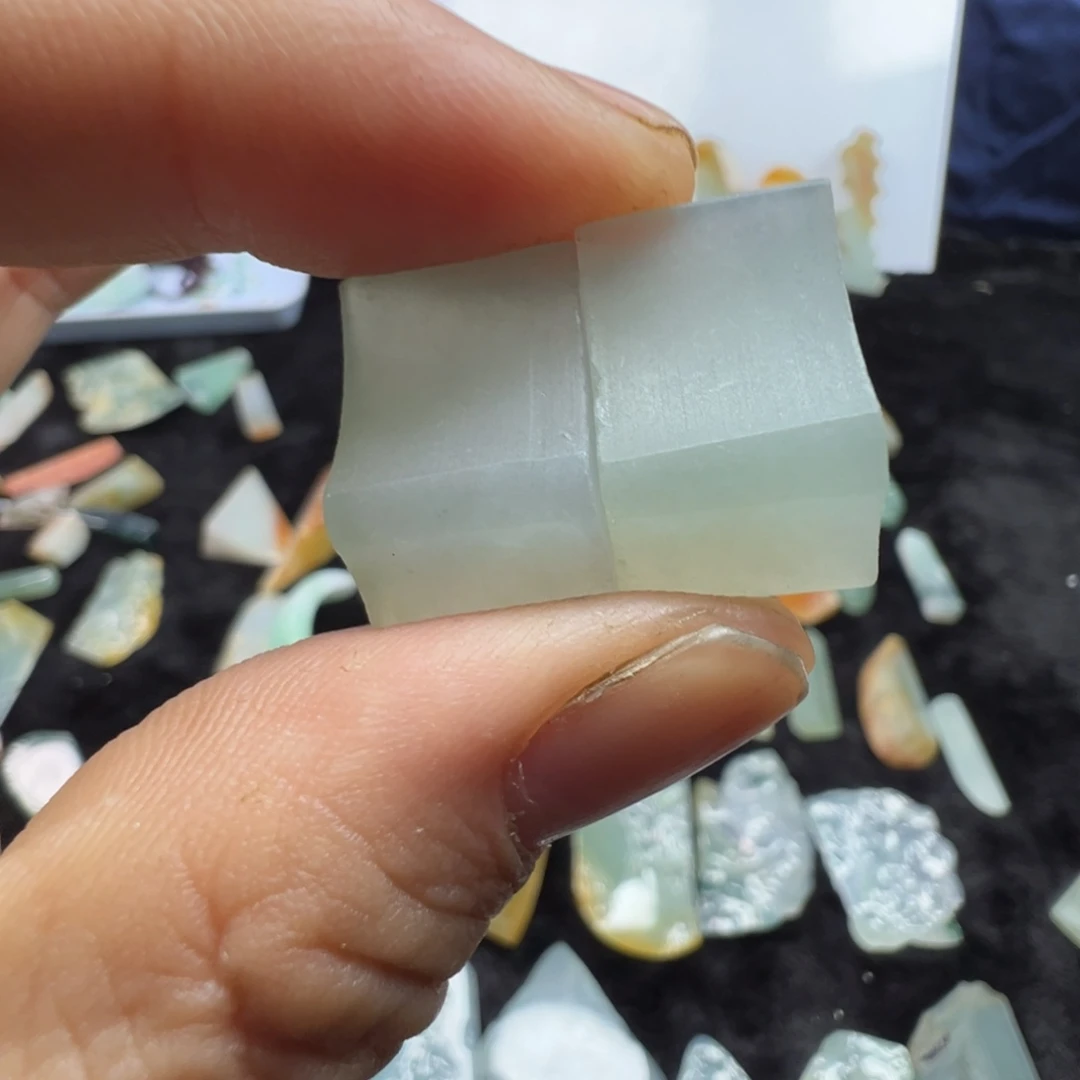 翡翠裸石缅甸翡翠A货一对耳坠料