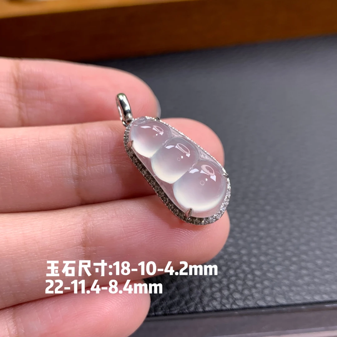 仙子翡翠18k金镶嵌高冰起光冰透福豆吊坠缅甸翡翠A货精致轻奢气质