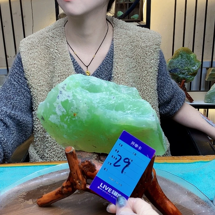 蛇纹石玉未镶嵌原石