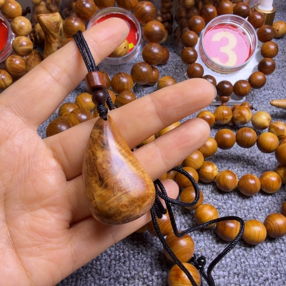 聚***誉崖柏太行崖柏吊坠