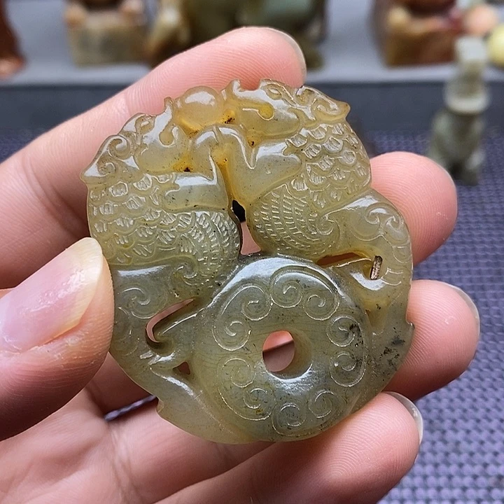 蛇纹石玉未镶嵌颈饰