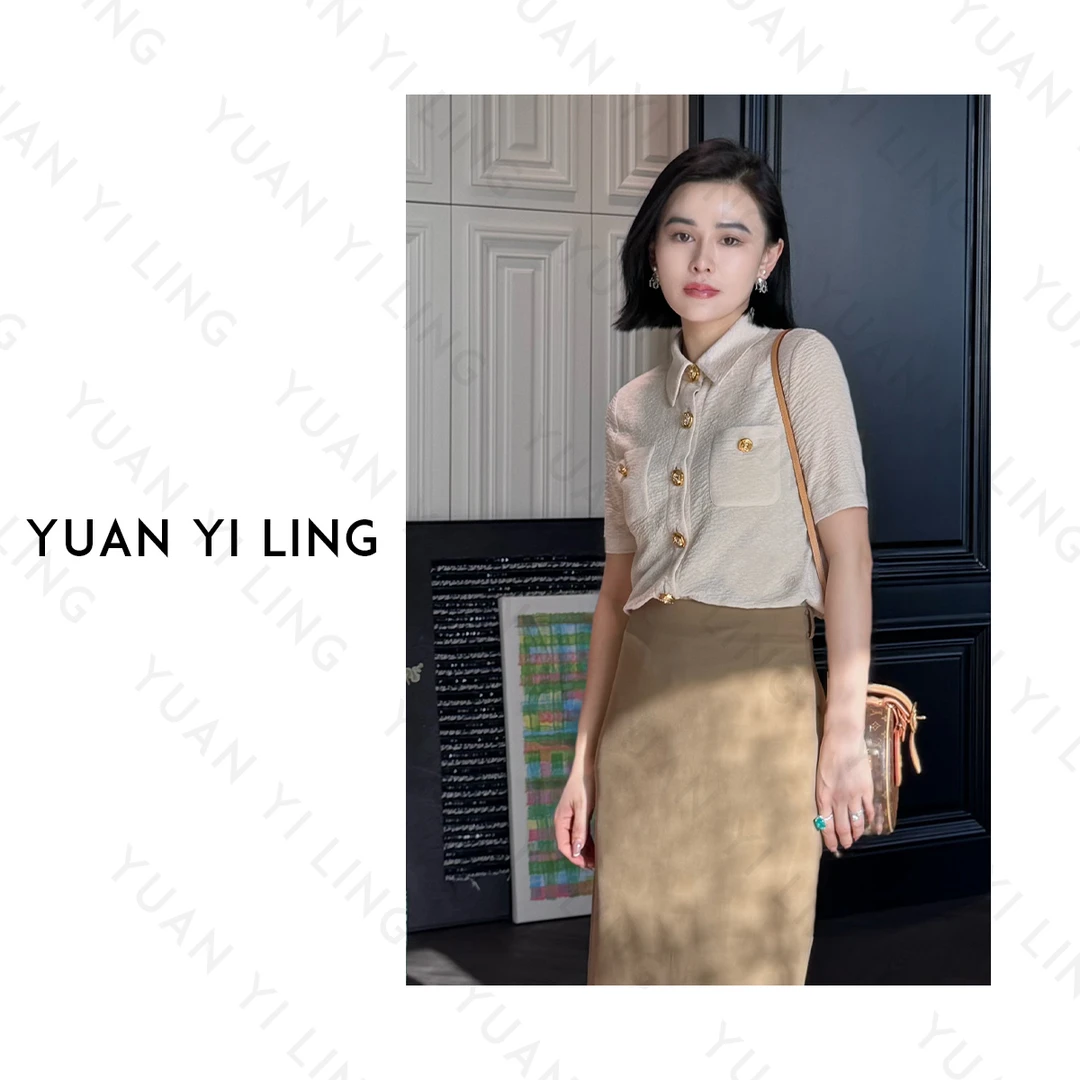 袁艺灵【夏日外刊】25夏季上新轻奢气质醋酸肌理感短袖金扣女装上衣