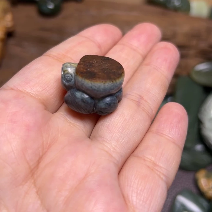 果***e岫岩河磨玉（透闪石质玉）未镶嵌颈饰