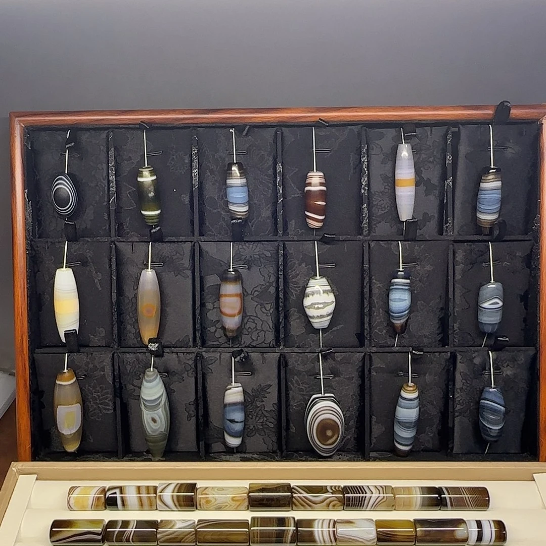 酒***家玛瑙/玉髓未镶嵌颈饰