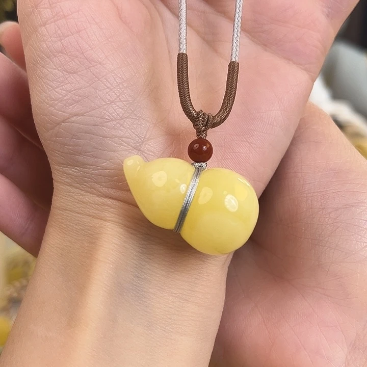 裸石琥珀未镶嵌6.6g浓白蜡葫芦