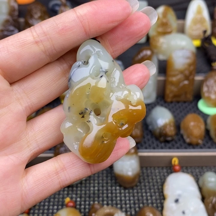 和田玉未镶嵌颈饰