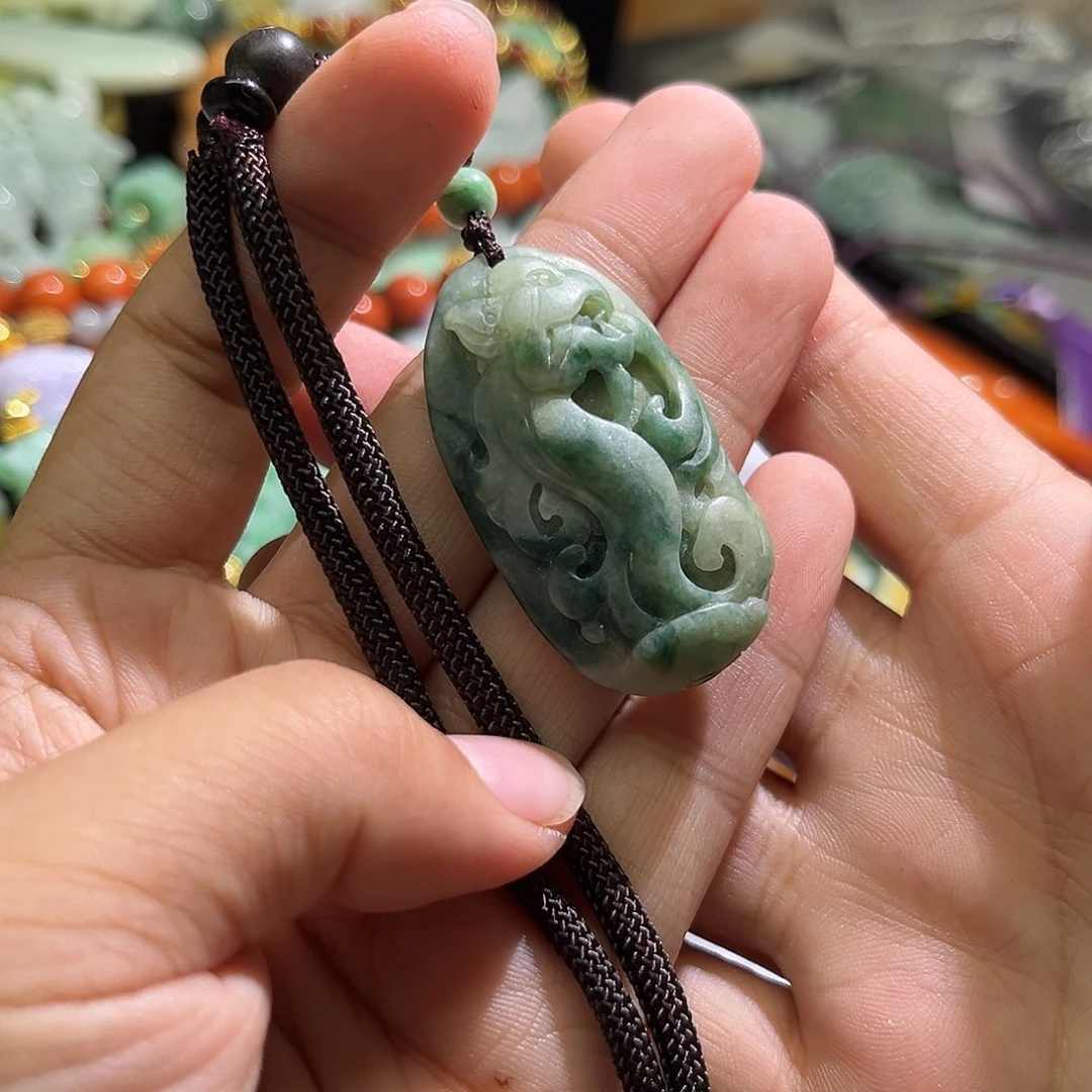 翡翠未镶嵌颈饰待编织