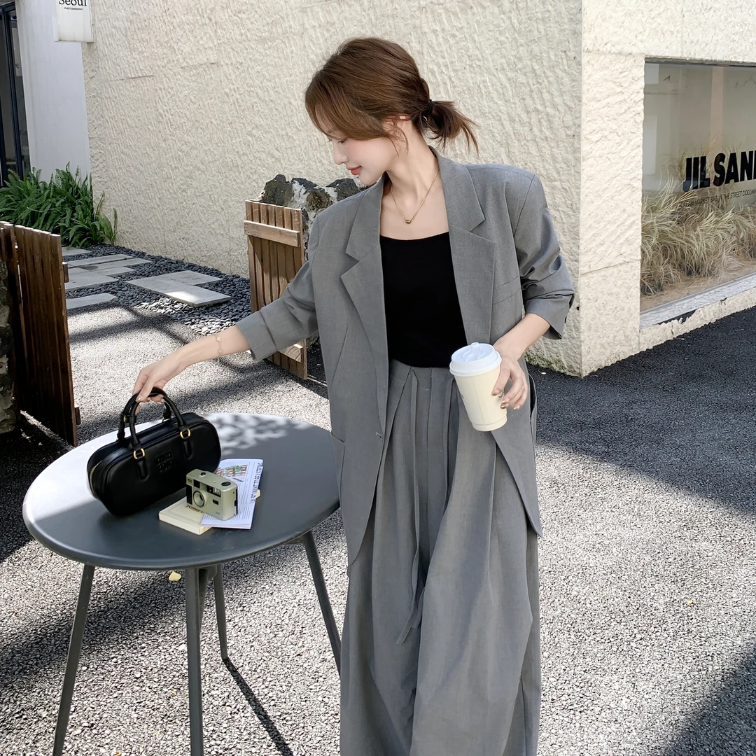 通勤穿搭灰色西装上衣套装女春秋2025超火好看高级感阔腿裤两件套