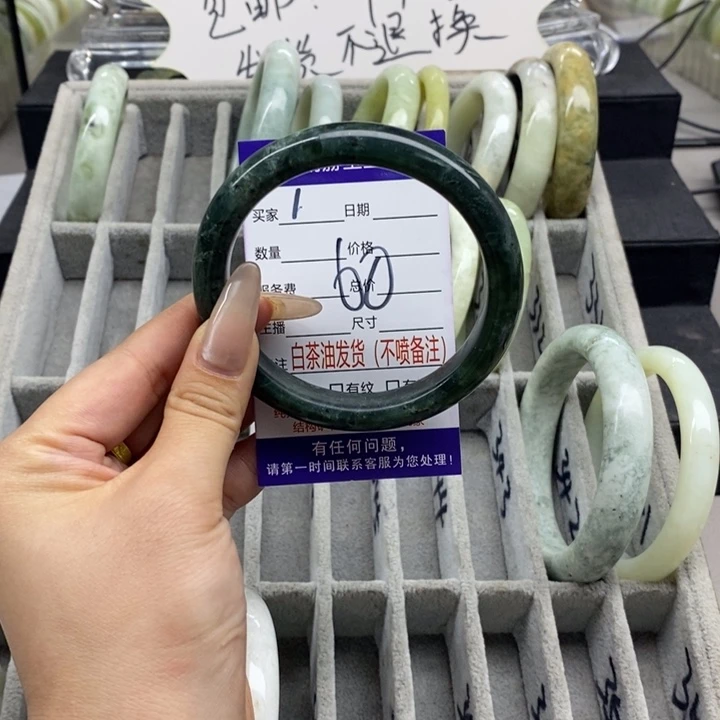 蛇纹石玉手镯未镶嵌