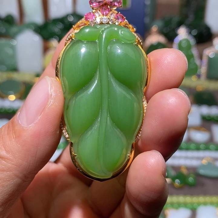 像****和田玉（碧玉）18K金镶嵌颈饰