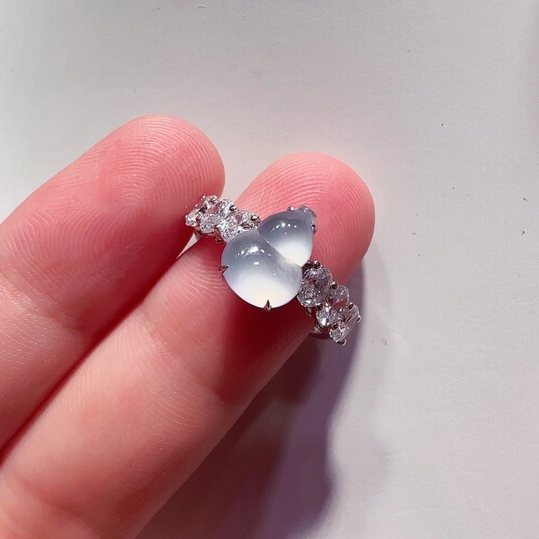 翡翠18K金镶嵌颈饰吊坠