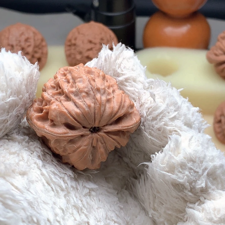 文玩核桃把件龙首蛙