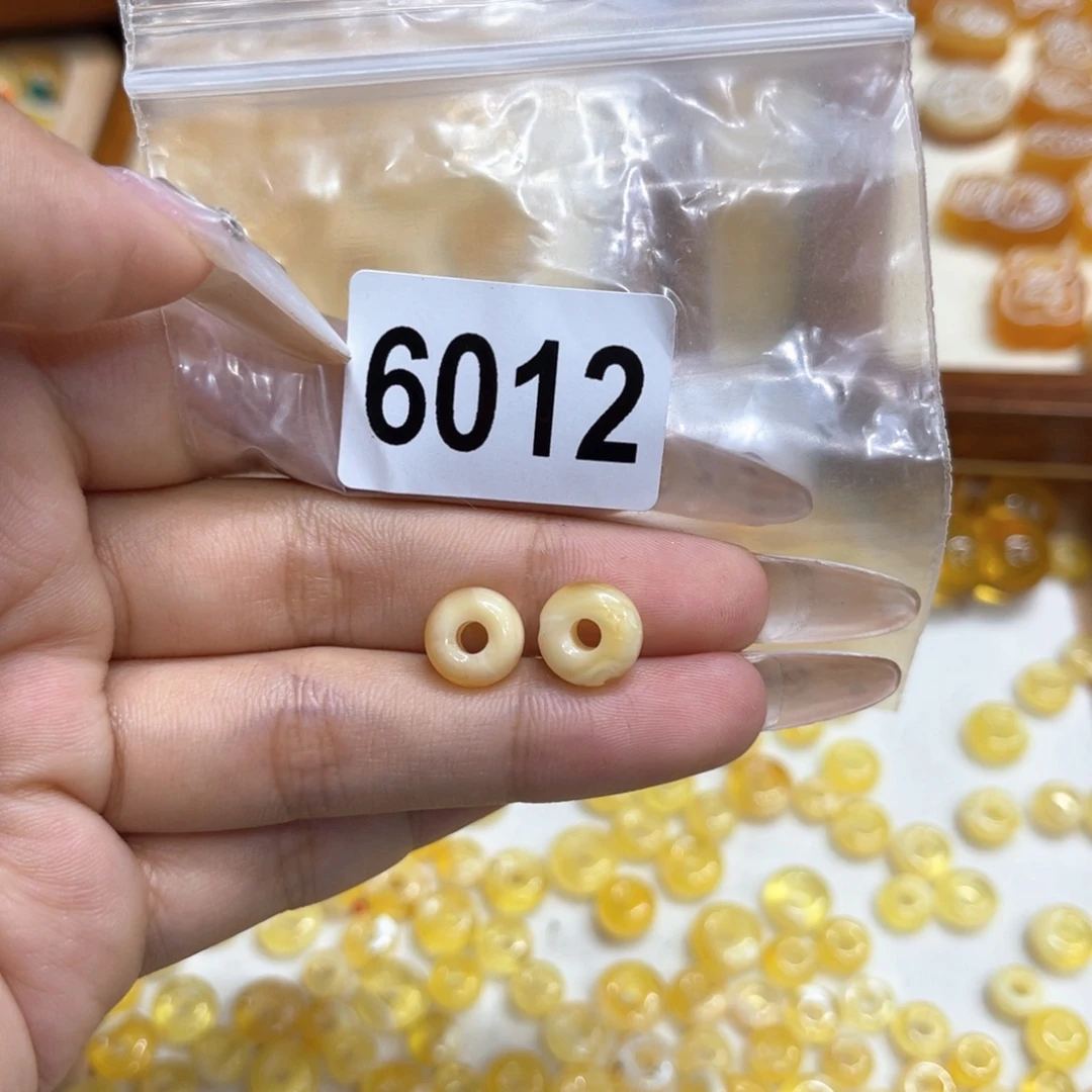 嘟***.琥珀未镶嵌珠宝奇石