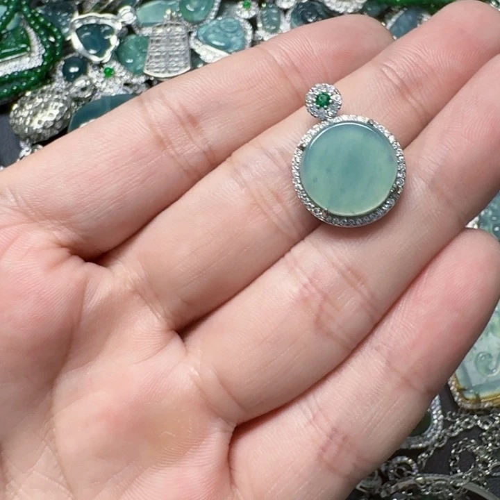 翡翠未镶嵌颈饰天然A货翡翠放漏