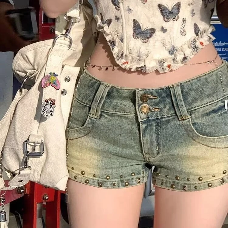 薄款柳钉牛仔超短裤女夏季辣妹低腰紧身显瘦阔腿包臀热百搭裤子潮