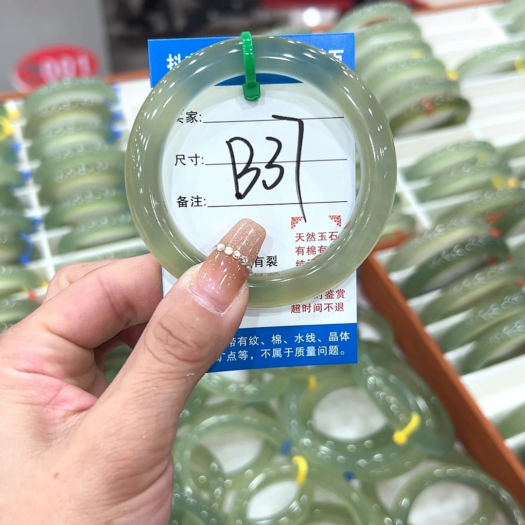 女***哑蛇纹石玉未镶嵌手镯