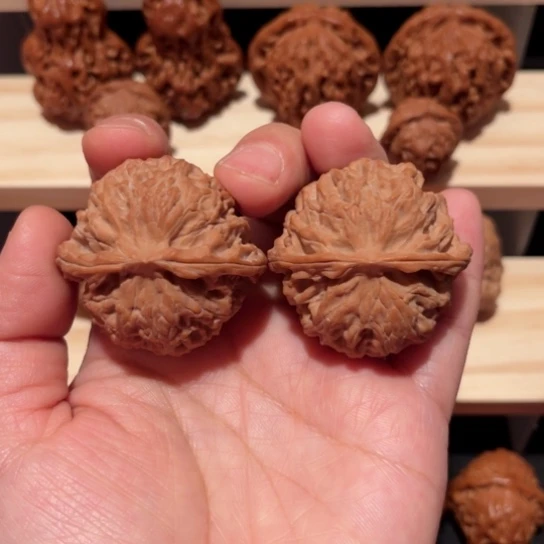 文玩核桃吊坠苹果园