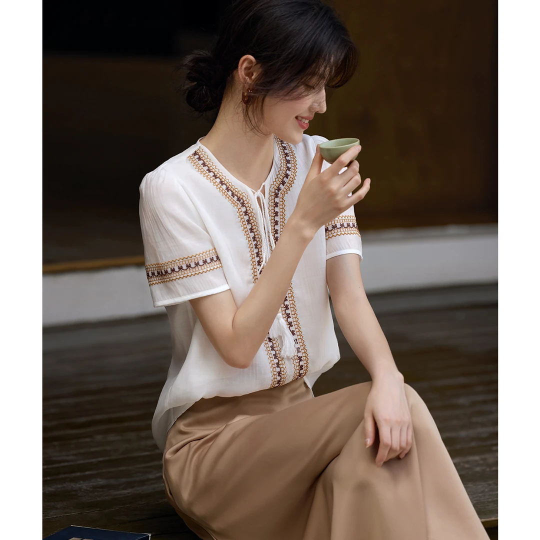 XWI/欣未2025夏季新款时尚精致度假风针织百搭衬衣刺绣小衬衫A026