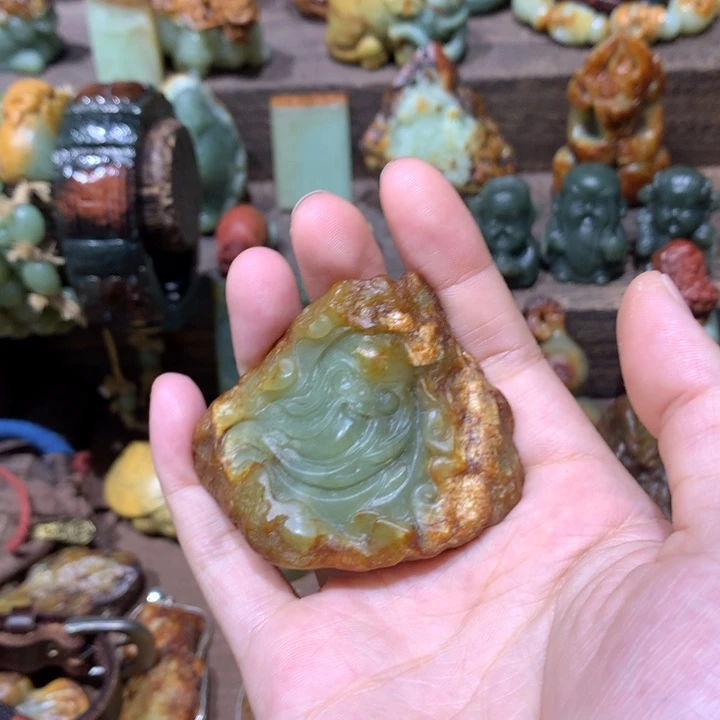 未镶嵌岫岩河磨玉（透闪石质玉）挂件