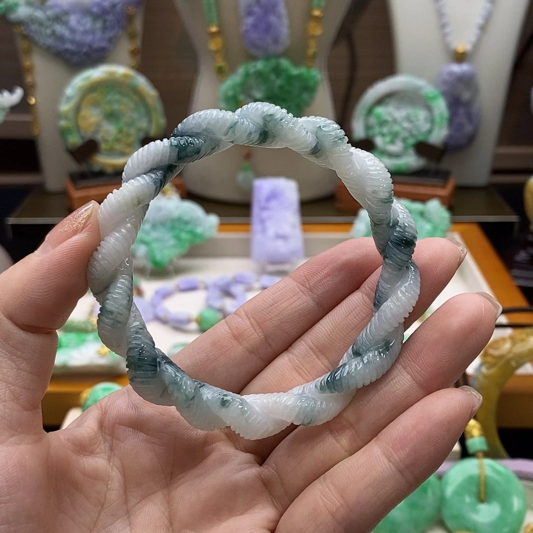 颈饰未镶嵌翡翠天然56