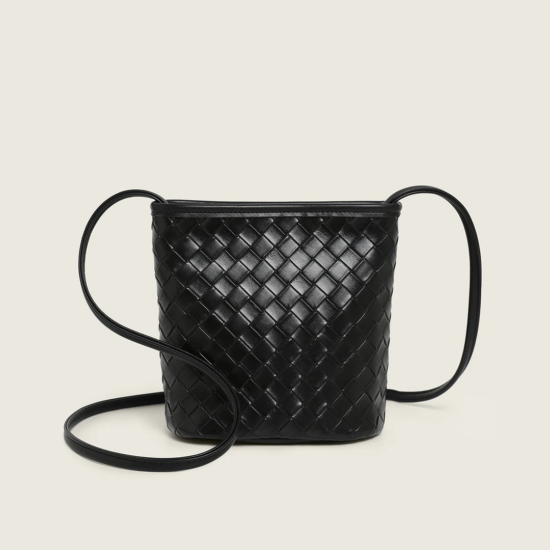 秋冬款编织纹拉链斜挎包女士百搭水桶包