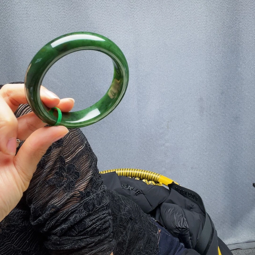 微***行和田玉未镶嵌手镯