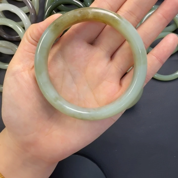 和田玉（糖玉）未镶嵌手镯