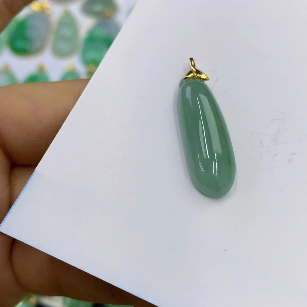 翡翠18K金镶嵌颈饰翡翠