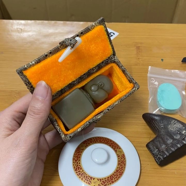 瓷片哈中古工艺品一件