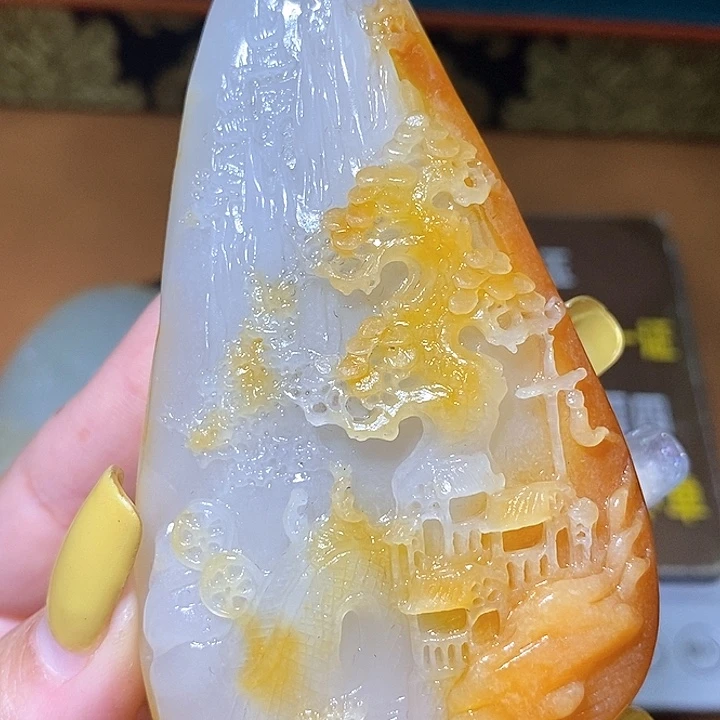 两***人颈饰未镶嵌和田玉