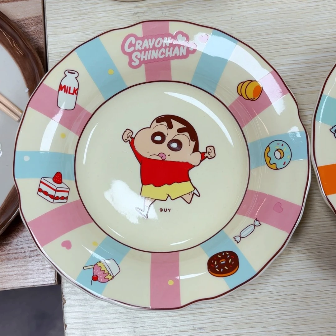 白瓷蜡笔小新八寸草帽盘正品
